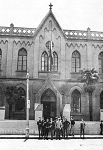 Instalación de Placa conmemorativa donde estuvo la sede de Moneda - Corporación de Exalumnos del Liceo Alemán